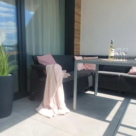 Wave Westin House Апартаменти *