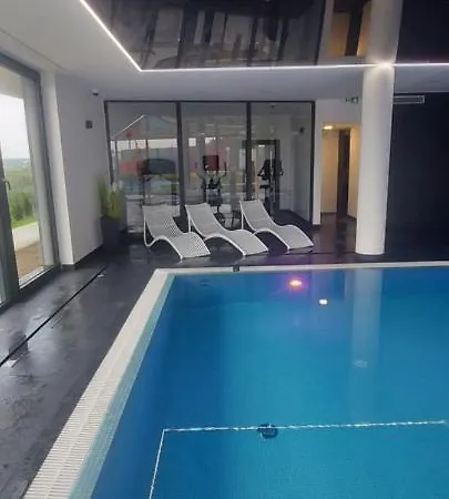 Wave Westin House Апартаменти *
